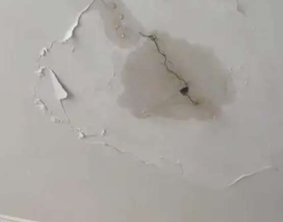 比如阳台漏水维修公司分享下屋面防水工程质量问题原因分析